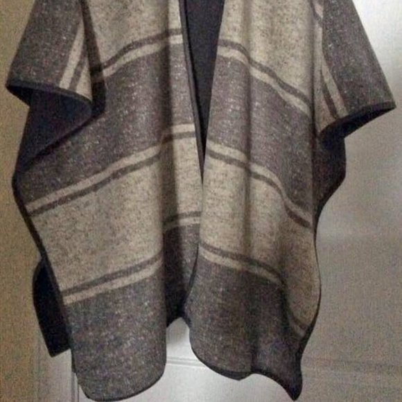 Women's Poncho ,One Size , Outer Wear - Picture 2 of 2